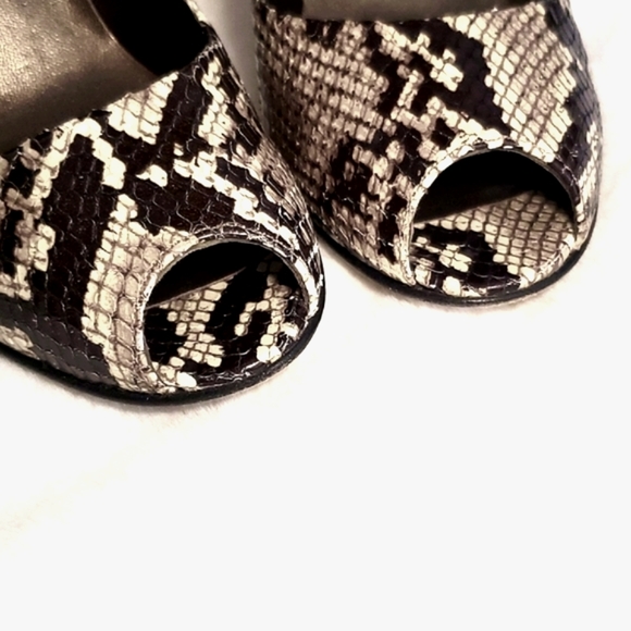 Stuart Weitzman Embossed Leather Peep Toe Heels | Size 4.5 M - Picture 2 of 7